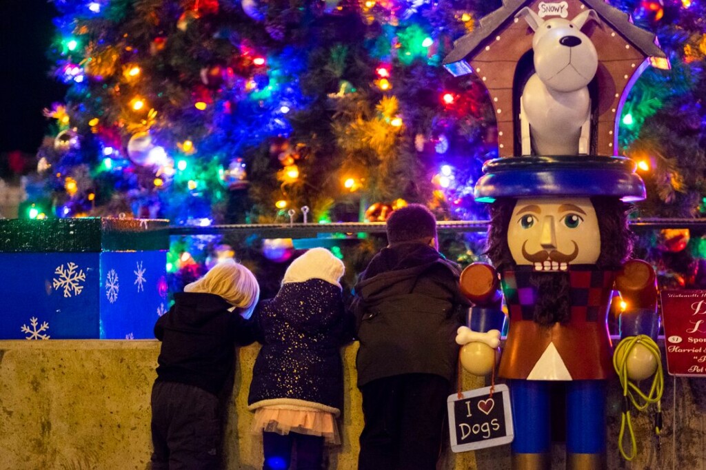 Life-Size Nutcracker Display in Ohio Breaks